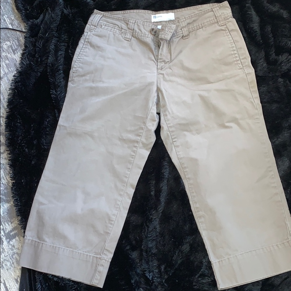 Gap Khaki Capris Size 6